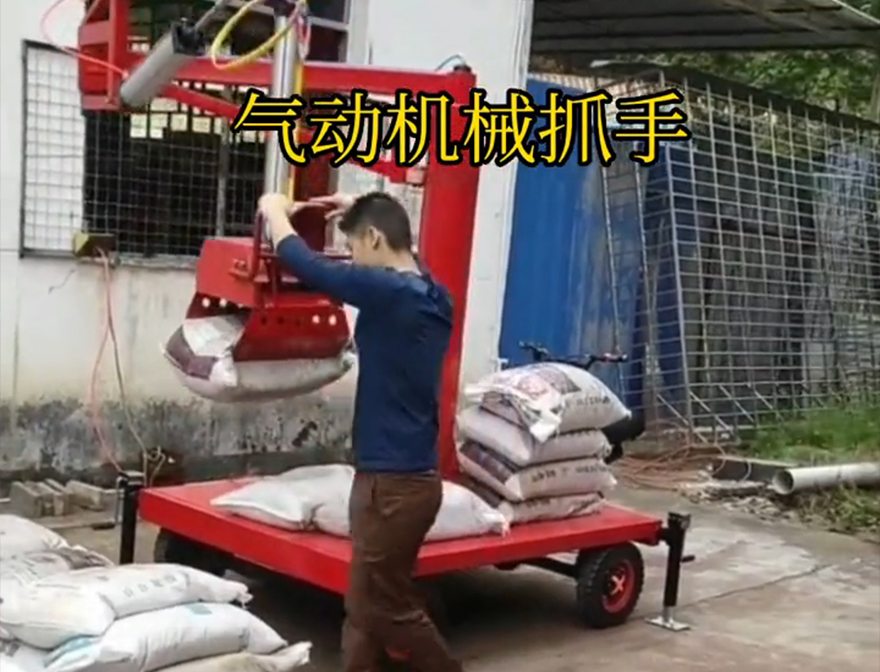 南宁市机械抓手码垛卸货神器南宁市水泥抓手图片机械抓手机械臂搬运价格装卸水泥神器
